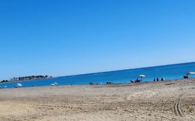 ¡Bajo estupendo con patio y terraza a 200 metros de la playa!